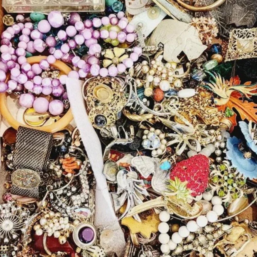 5 Pounds of Craft Jewelry - Picture 4 of 4